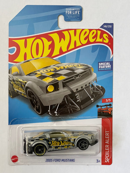 HOTWHEELS 2005 FORD MUSTANG