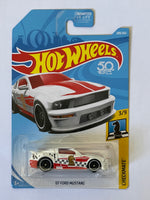 HOTWHEELS ‘07 FORD MUSTANG
