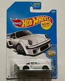 HOTWHEELS PORSCHE 934.5 WHITE “CARD DAMAGE”