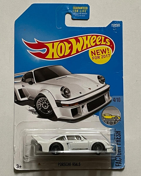 HOTWHEELS PORSCHE 934.5 WHITE “CARD DAMAGE”