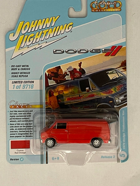 Johnny Lightning 1976 Dodge Tradesman Van