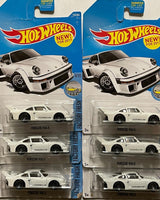 HOTWHEELS PORSCHE 934.5 WHITE “CARD DAMAGE”