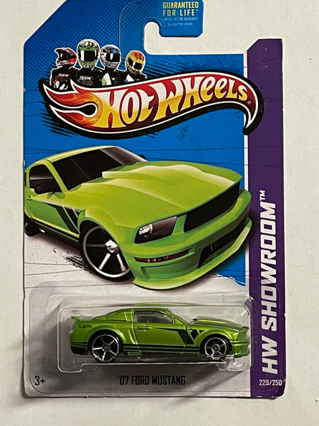 HOTWHEELS ‘07 FORD MUSTANG GREEN